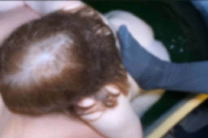 【露臉】被3P玩弄的測量不能K罩杯以上爆乳人妻，其實超級愛做愛？？大量潮吹爽到翻天